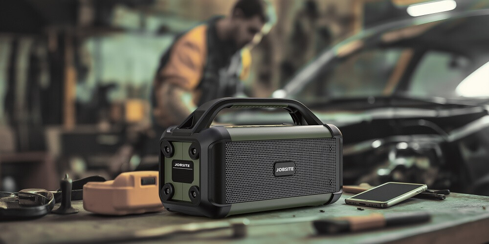UNIVERSAL JOBSITE BOX SPEAKER